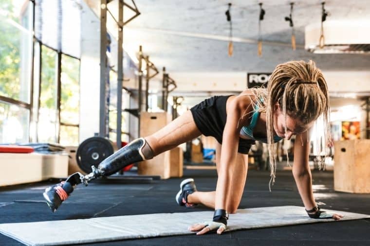 personne en situation de handicap faisant du sport